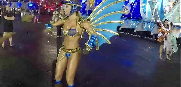  Bastidores da entrada da Escola de Samba Dragoes da Real - a musa Cacau Colucci